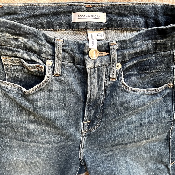 Gently used Good American stretch crop in a size 0… - Picture 2 of 3